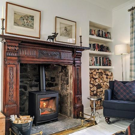 Central Hawick Spacious Stylish Flat With Log Burner Exterior photo