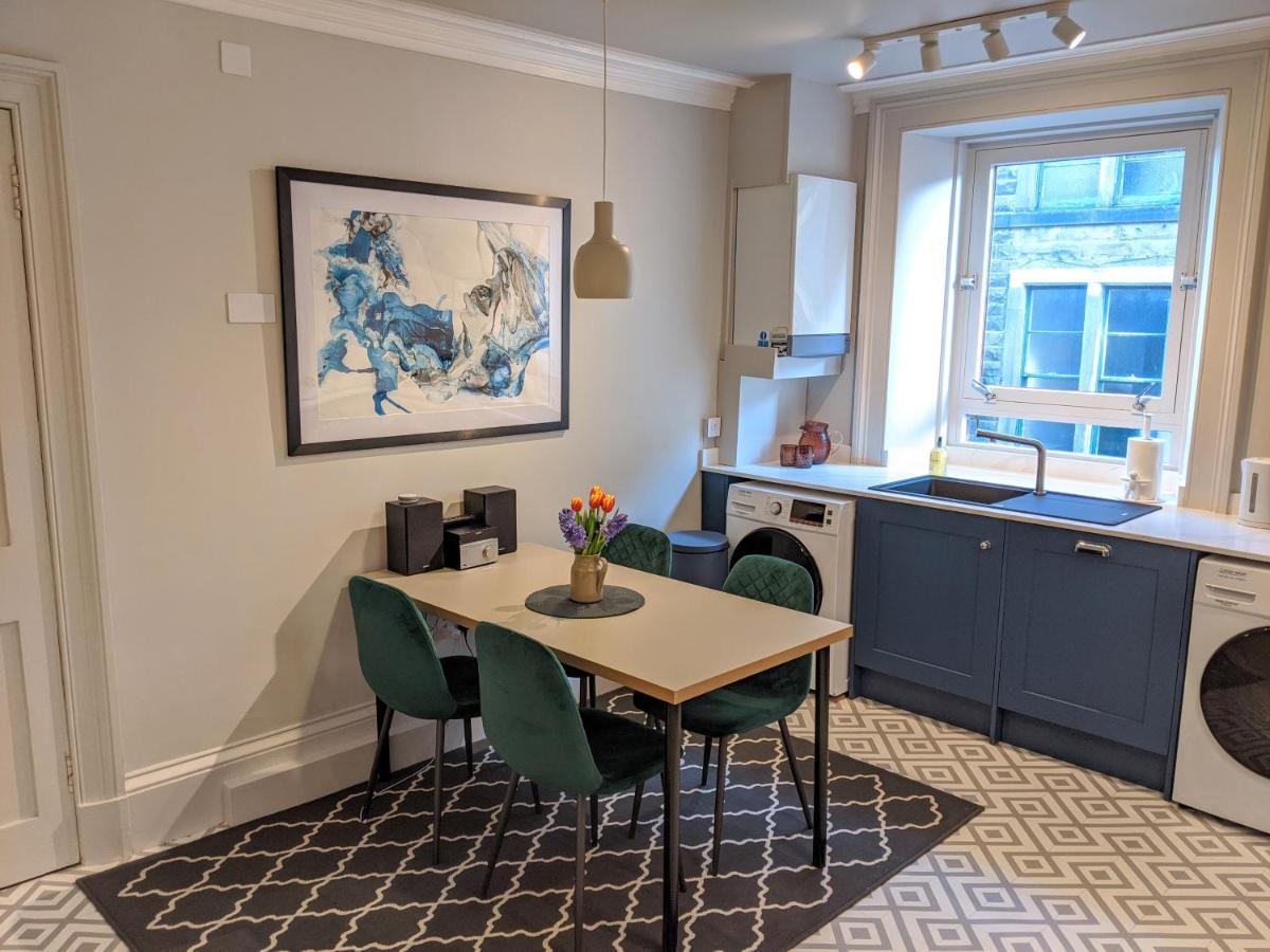 Central Hawick Spacious Stylish Flat With Log Burner Exterior photo