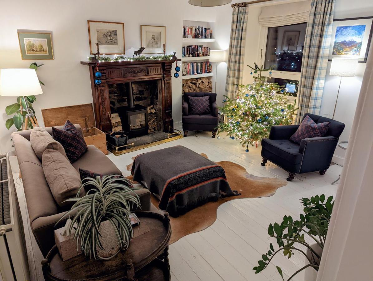 Central Hawick Spacious Stylish Flat With Log Burner Exterior photo